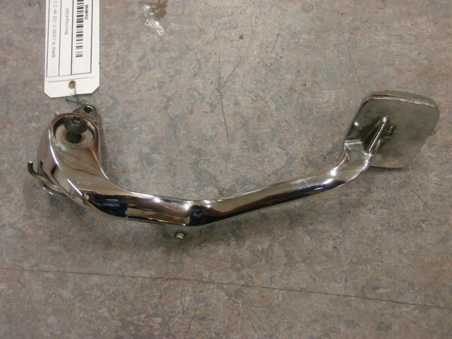 Framsidan på Bromspedal från en BMW R 1200 C -2002 motorcykel.