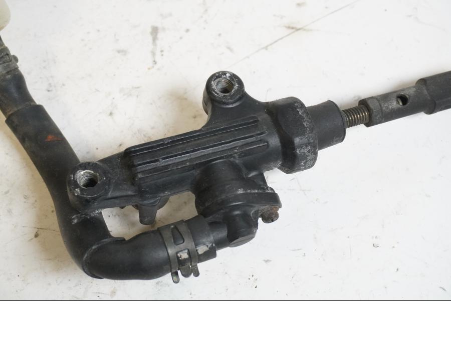 Baksidan på Bromshuvudcylinder från en Yamaha FJ 1200 -1989 motorcykel.