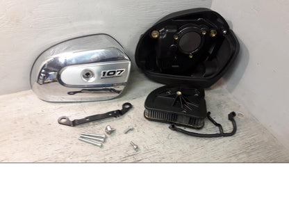 Vänster sida på Luftburk från en H-D Ultra Limited FLHTK -2016 motorcykel.