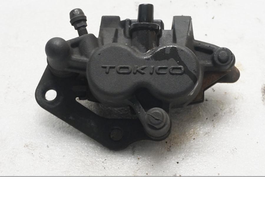 Framsidan på Bromsok från en Suzuki SV 650 -2006 motorcykel.