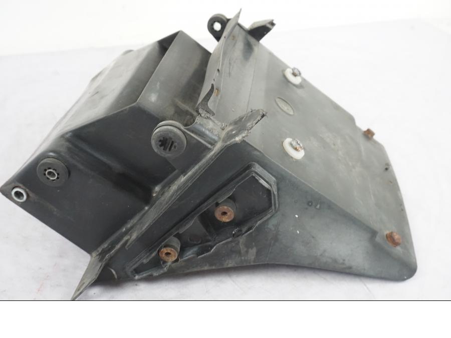 Vänster sida på Skylthållare från en Honda CBR 1000 F -1989 motorcykel.