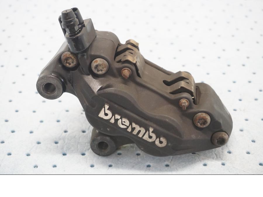 Framsidan på Bromsok från en BMW F 800 ST -2007 motorcykel.