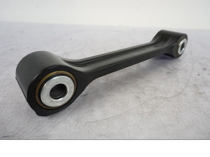 Framsidan på Länkarm från en KTM 1290 Super Duke R -2023 motorcykel.