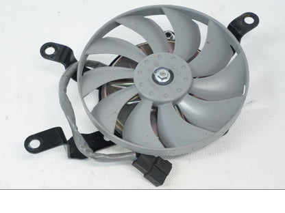 Höger sida på Vattenkylfläkt från en Yamaha YZF R6 -2006 motorcykel.