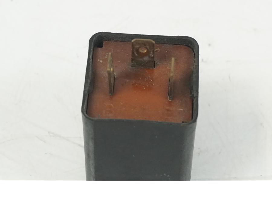 Extrabild1 på Blinkersrelä från en Kawasaki ZZR 1100 -1994 motorcykel.