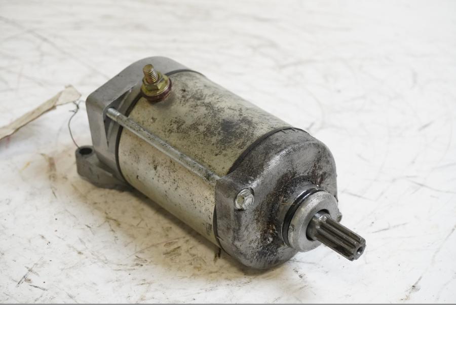 Framsidan på Startmotor från en Yamaha YZF 1000 R1 -1998 motorcykel.