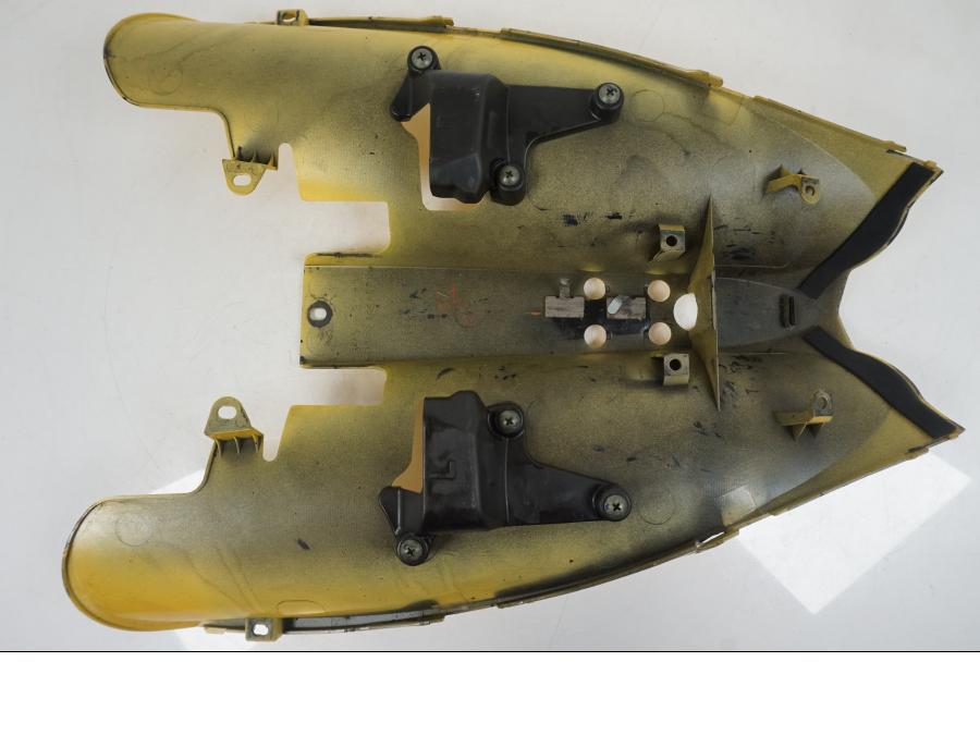 Snett nerifrån på Undertail från en Yamaha YZF 1000 R1 -2006 motorcykel.