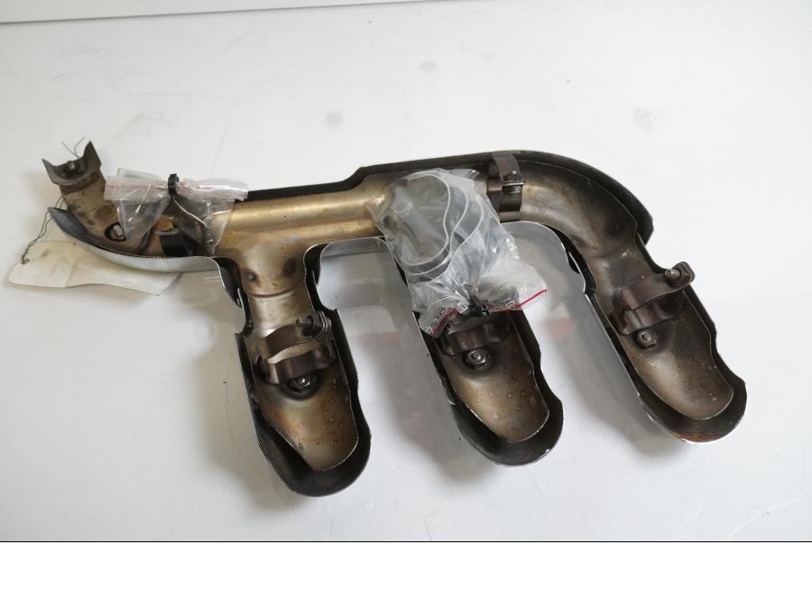 Snett uppifrån på Värmeskydd från en Triumph Rocket III -2011 motorcykel.