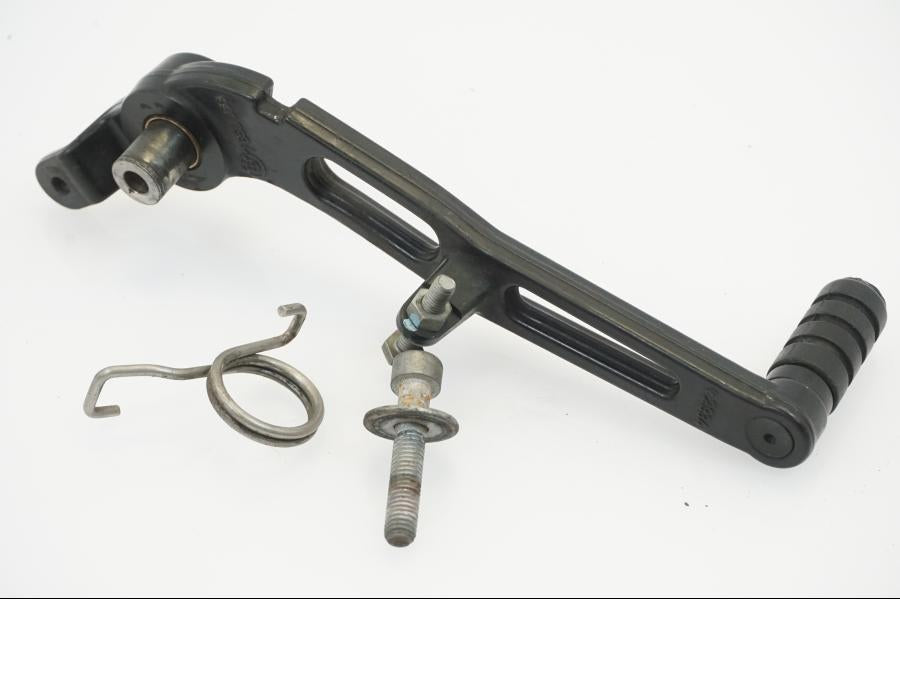 Baksidan på Bromspedal från en BMW R 1150 R -2002 motorcykel.