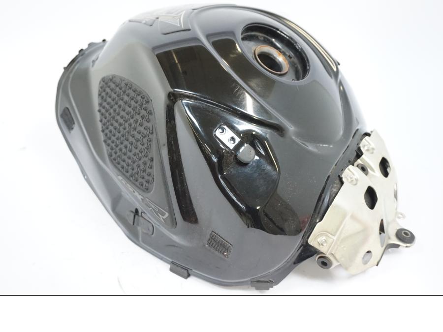 Vänster sida på Bensintank från en Suzuki GSX-R 1000 -2008 motorcykel.