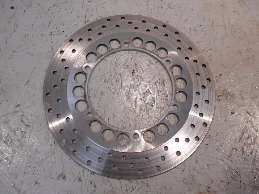 Baksidan på Bromsskiva från en Yamaha XV 1100 -1996 motorcykel.