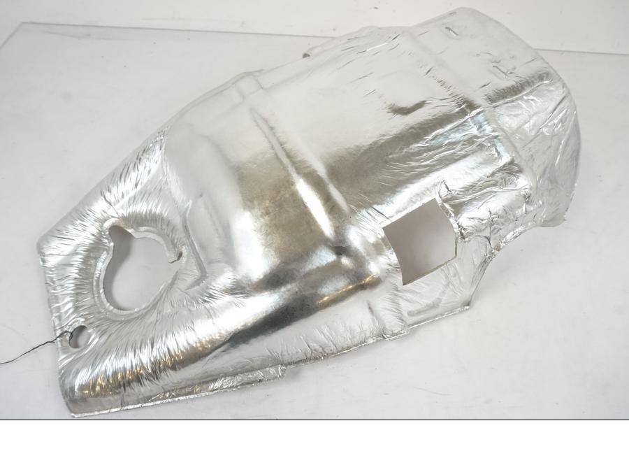 Baksidan på Värmeskydd från en Suzuki VZR 1800 -2009 motorcykel.