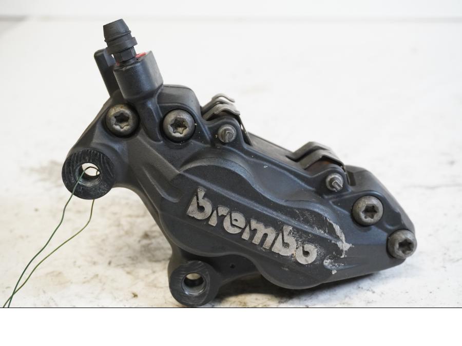 Framsidan på Bromsok från en BMW F 800 ST -2010 motorcykel.