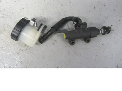 Framsidan på Bromshuvudcylinder från en Honda CB 1000 R -2010 motorcykel.