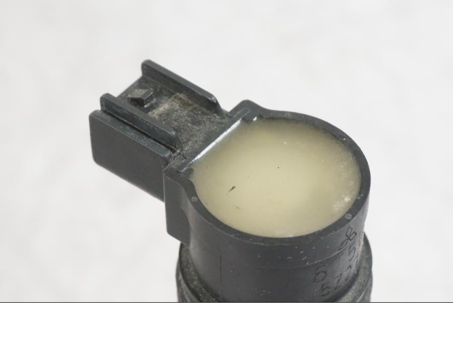 Vänster sida på Tändspole från en Kawasaki ZX-6R -2006 motorcykel.