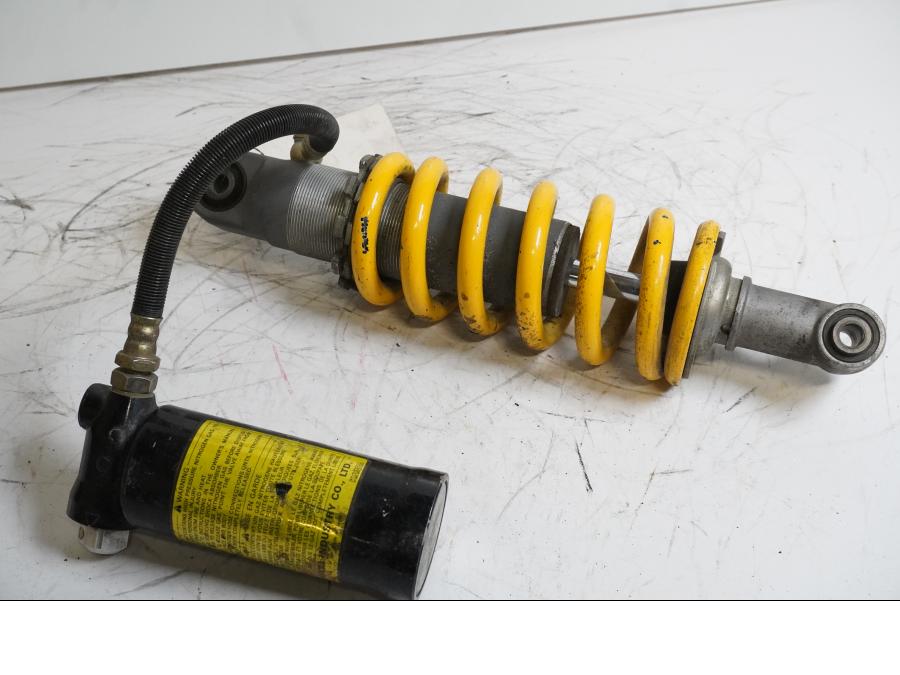 Framsidan på Stötdämpare från en Triumph TT 600 -2000 motorcykel.