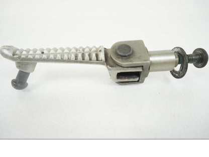 Höger sida på Fotpinne från en Yamaha YZF 1000 R1 -2002 motorcykel.