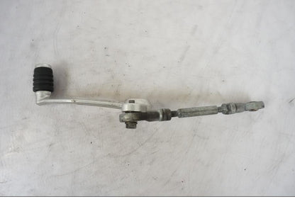 Snett nerifrån på Växelpedal från en KTM 990 Super Duke -2006 motorcykel.