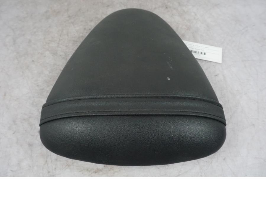 Vänster sida på Sadel från en Buell 1125 R -2008 motorcykel.