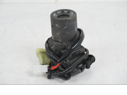 Extrabild4 på <p>Låssats från Honda VT 750 C2 2008.</p>

<p>Tändningslås, antenn, styrlås, tanklock, hjälmlås, 2st nycklar och CDI.</p> motorcykel.