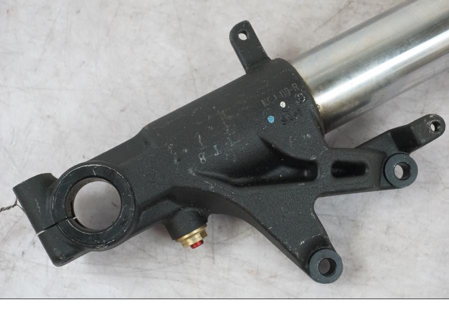 Extrabild5 på Gaffelben från en Honda CBR 900 RR -2001 motorcykel.