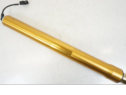 Snett uppifrån på Gaffelben Öhlins från en Triumph Speed Triple -2021 motorcykel.