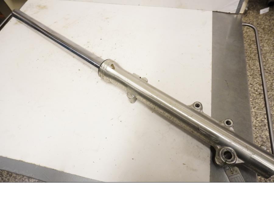 Framsidan på Gaffelben från en Kawasaki VN 750 -1994 motorcykel.