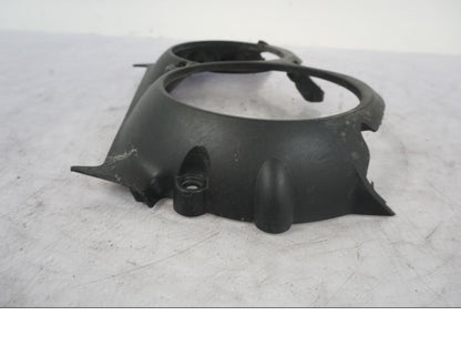 Snett nerifrån på Strålkastarkåpa från en BMW R 1150 GS -2002 motorcykel.