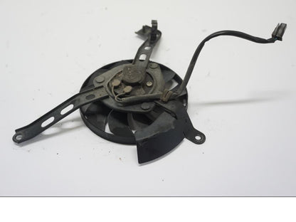 Framsidan på Vattenkylfläkt från en Yamaha MT-07 -2014 motorcykel.