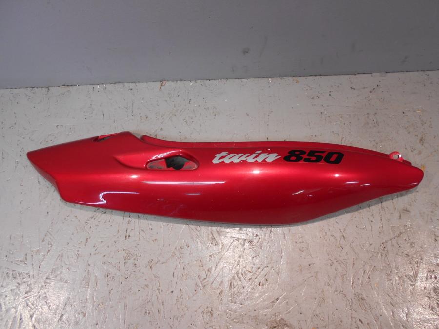 Framsidan på Bakvinge från en Yamaha TDM 850 -1999 motorcykel.