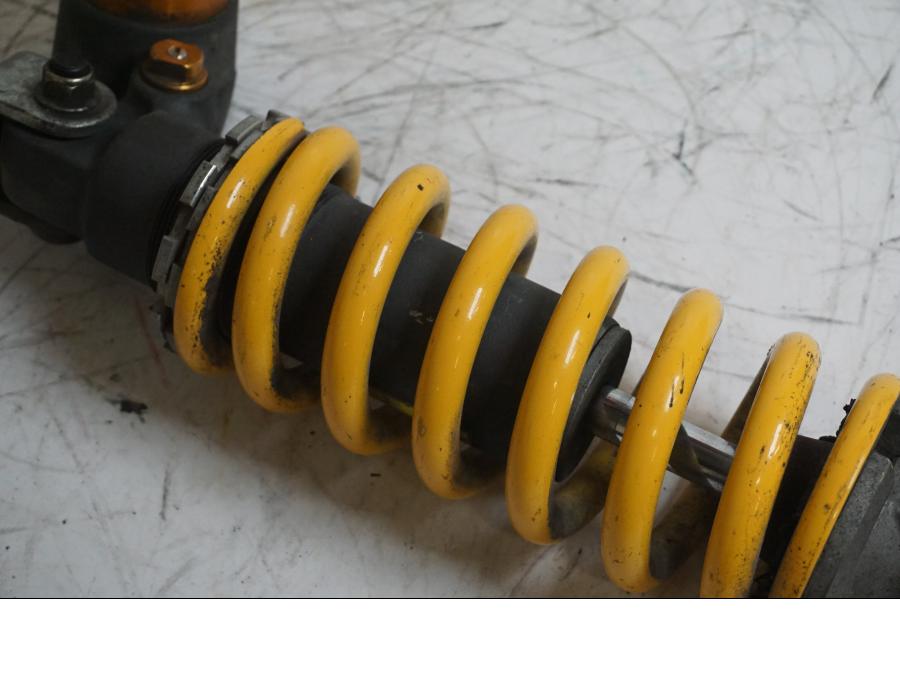 Höger sida på Stötdämpare från en Triumph Daytona 675 -2007 motorcykel.