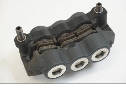 Snett nerifrån på Bromsok från en Yamaha YZF 1000 R1 -2009 motorcykel.