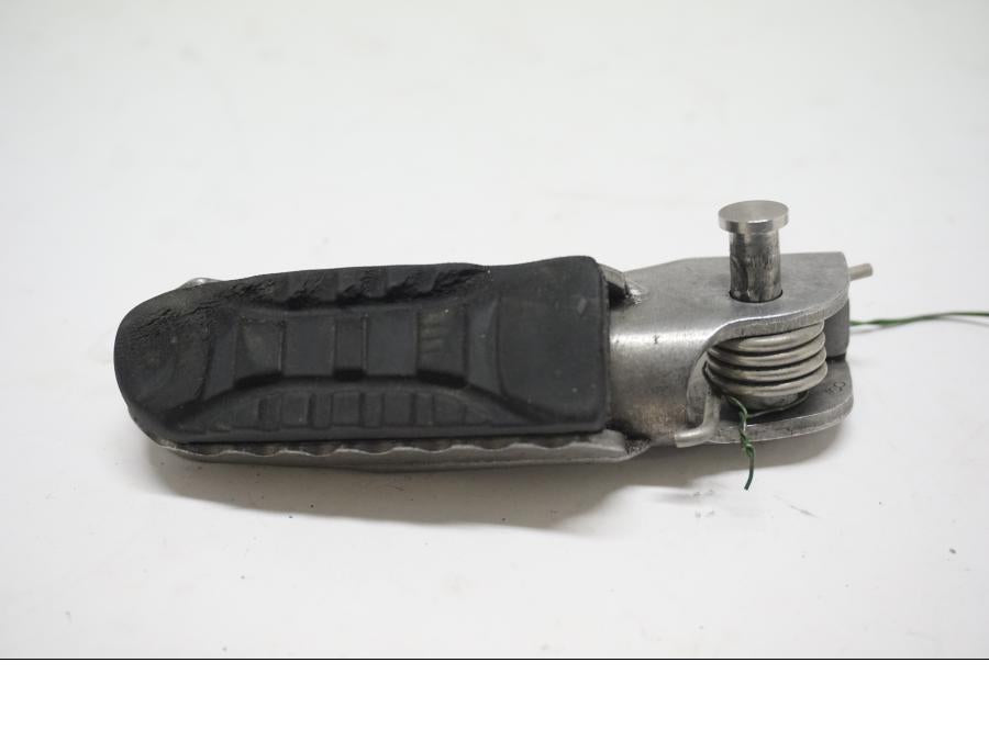 Framsidan på Fotpinne från en BMW R 1250 GS -2019 motorcykel.