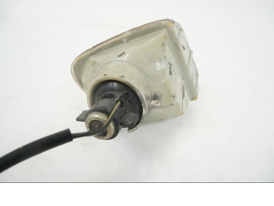 Snett nerifrån på Blinkers från en Kawasaki ZZR 1100 -1994 motorcykel.