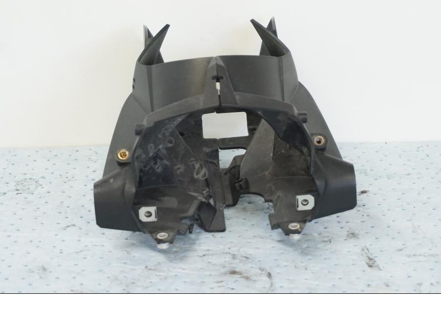 Baksidan på Strålkastarfäste från en KTM 690 Duke -2008 motorcykel.