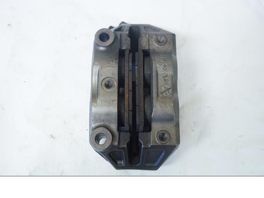 Snett nerifrån på Bromsok från en Ducati 899 Panigale -2015 motorcykel.