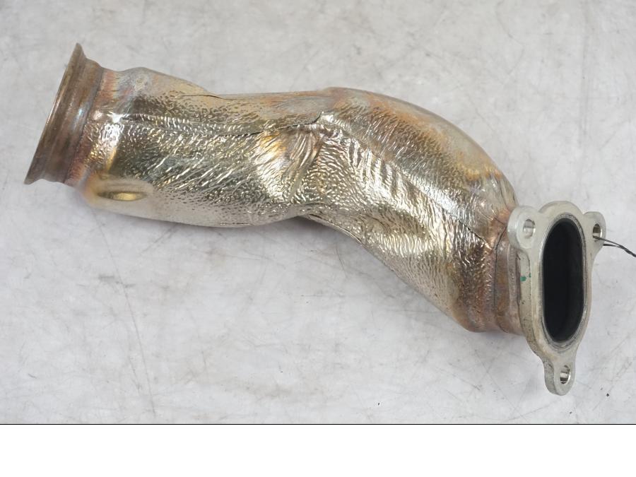 Baksidan på Grenrör från en KTM 1290 Super Duke R -2022 motorcykel.