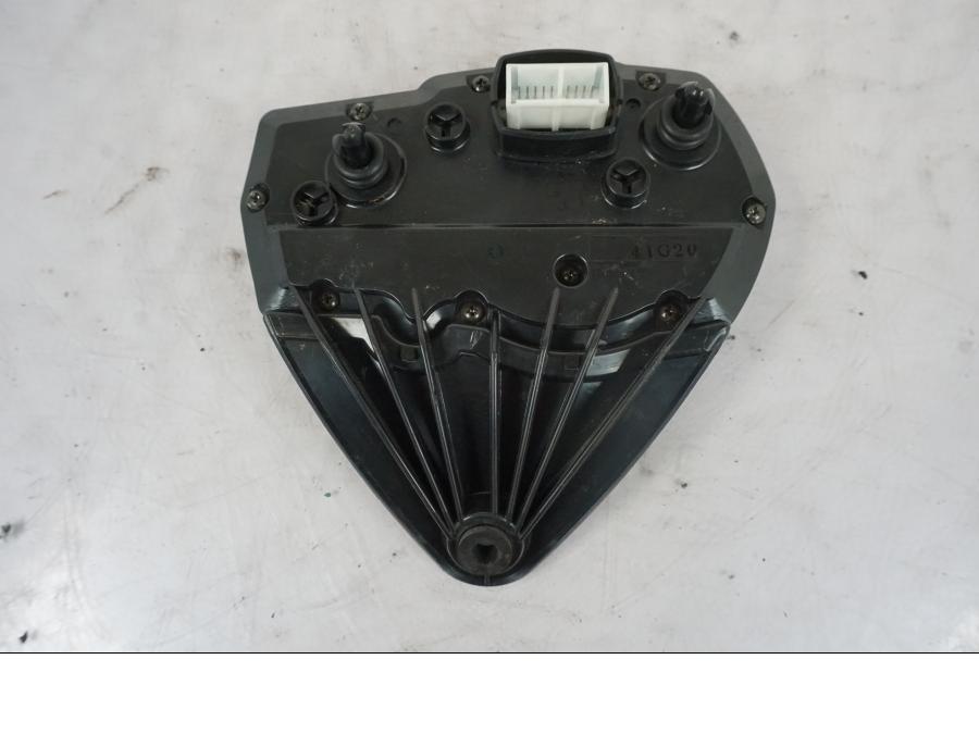Extrabild3 på Instrumentpanel från en Suzuki GSX-R 1000 -2005 motorcykel.