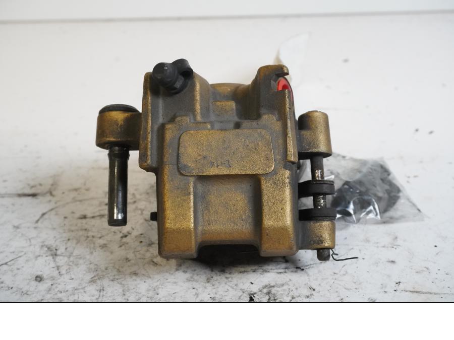 Baksidan på Bromsok från en Honda CBR 900 RR -2003 motorcykel.