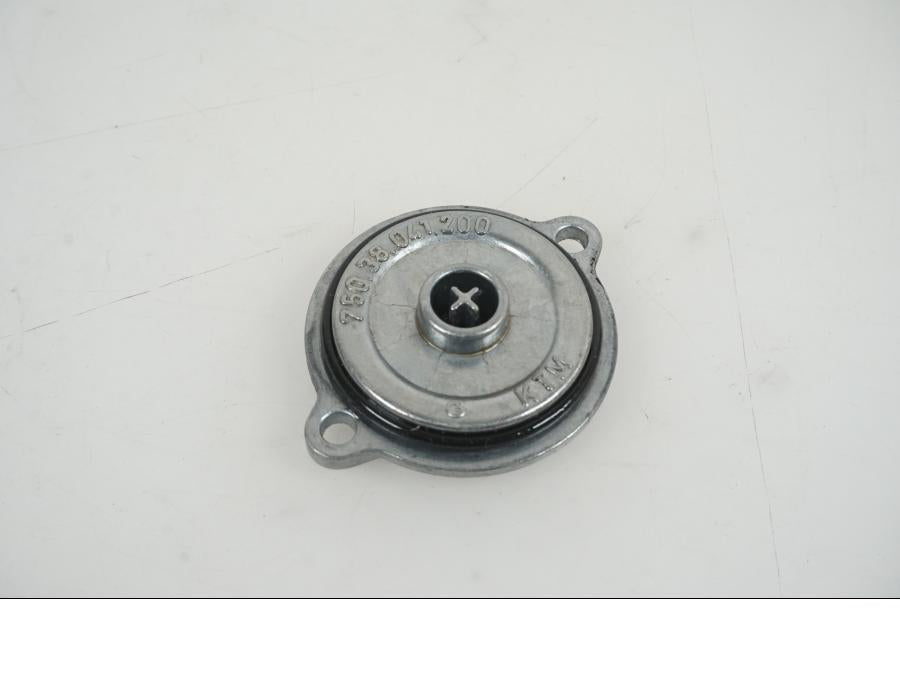 Baksidan på Oljefilter från en KTM 1290 Super Duke R -2021 motorcykel.