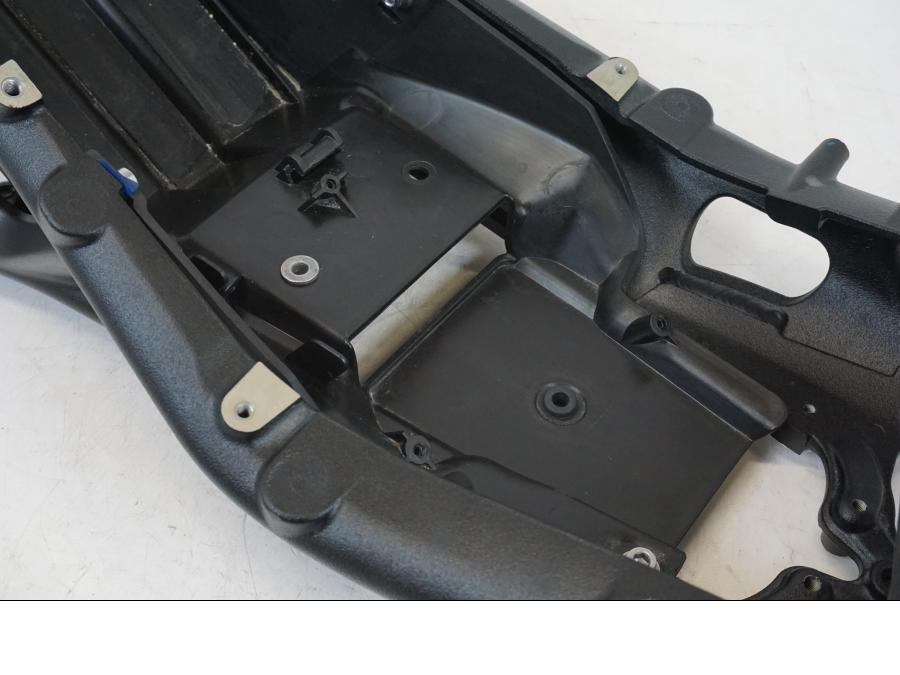 Höger sida på Bakram från en Triumph Speed Triple -2021 motorcykel.