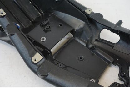 Höger sida på Bakram från en Triumph Speed Triple -2021 motorcykel.