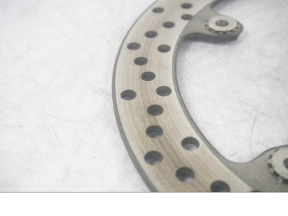 Baksidan på Bromsskiva från en BMW R 1200 RT -2013 motorcykel.