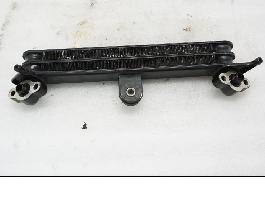 Framsidan på Oljekyl från en Honda VFR 750 -1990 motorcykel.