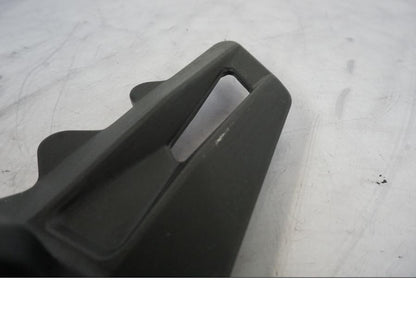 Vänster sida på Fotpinnefäste från en KTM 1290 Super Duke -2019 motorcykel.