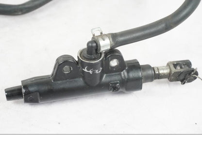 Baksidan på Bromshuvudcylinder från en KTM 390 Duke -2018 motorcykel.