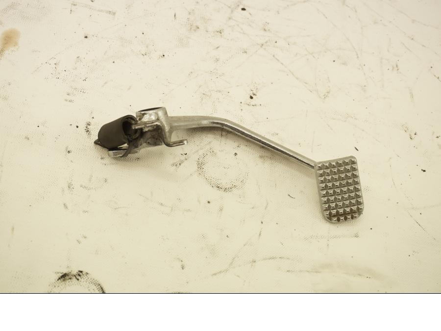 Baksidan på Bromspedal från en Honda ST 1100 -1999 motorcykel.