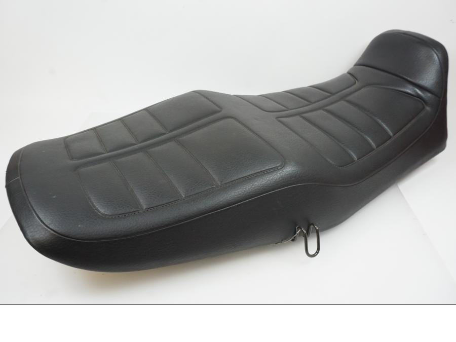 Snett uppifrån på Sadel från en Yamaha XJ 900 -1997 motorcykel.