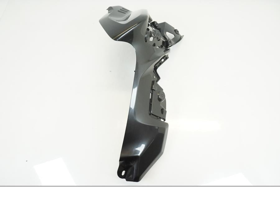 Baksidan på Bensintankskåpa från en Yamaha MT-10 -2016 motorcykel.