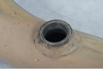 Snett nerifrån på Grenrör från en BMW R 1200 GS -2005 motorcykel.